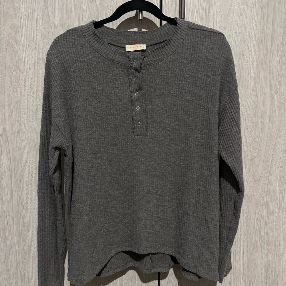 Chrysanthemum Waffle Knit Henley Top Grey Medium